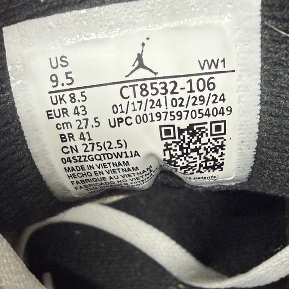 Air Jordan 3 Retro Cement Grey. Men’s size 9.5. Like new condition with OG Box - Picture 6 of 9